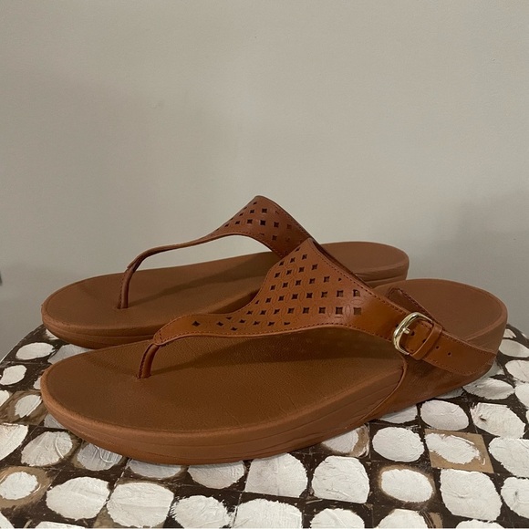 FitFlop Skinny Latticed Toe-Post Sandals Women’s Size 11 Metallic Comfort - Picture 1 of 7